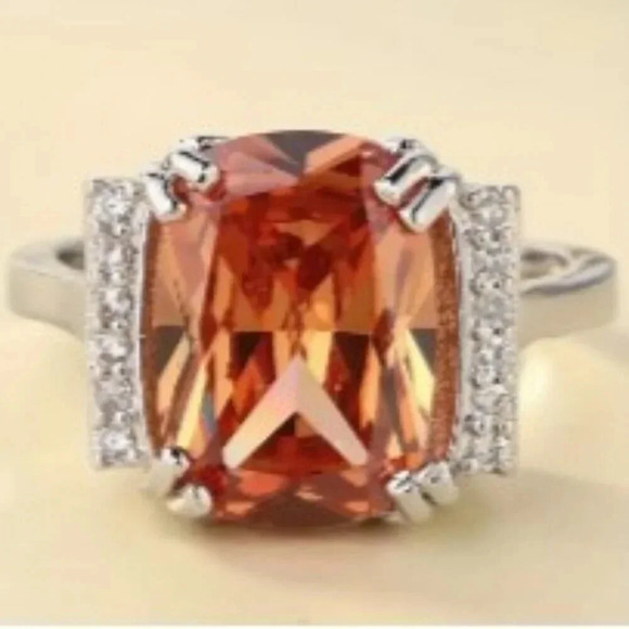 Stunning Champagne Gemstone Costume Ring Zinc Alloy w/ White Gold Plating Size 7 - Picture 2 of 4